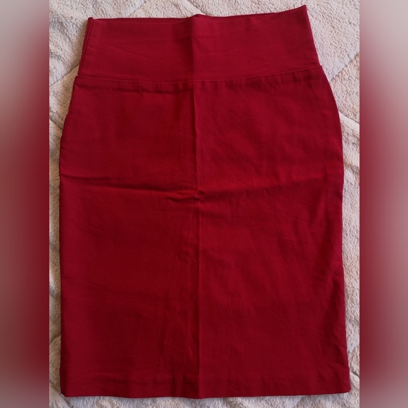 Red pencil skirt. - Picture 1 of 6